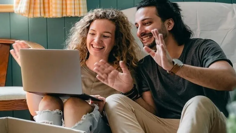 Man vrouw laptop