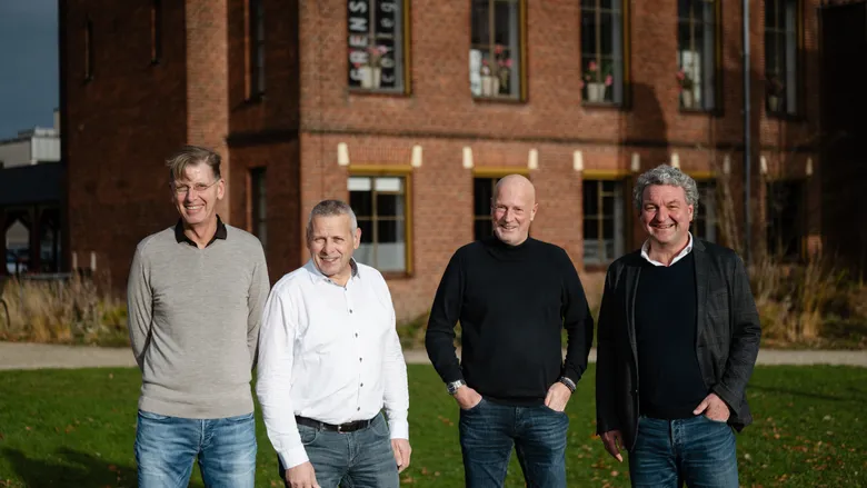 V l n r Jeroen Boesveld Eddy Wenneker Hans Gemmink en Rik Steentjes