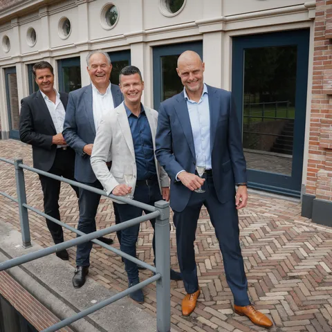V l n r Tijmen Beekhuis Ralph van Helden Bas van Loo Wim van Deuveren