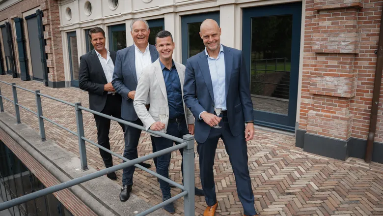 V l n r Tijmen Beekhuis Ralph van Helden Bas van Loo Wim van Deuveren